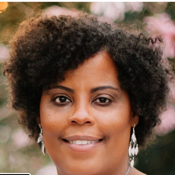 Meet your Posher, Amy - Picture 1 of 1